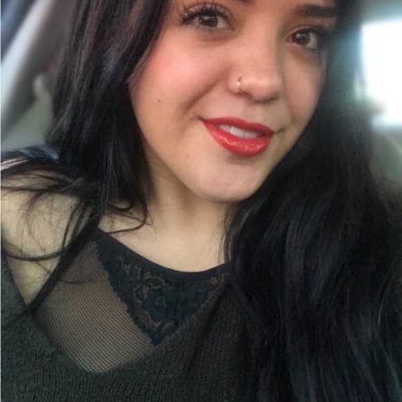 Meet your Posher, Maya - Picture 1 of 2